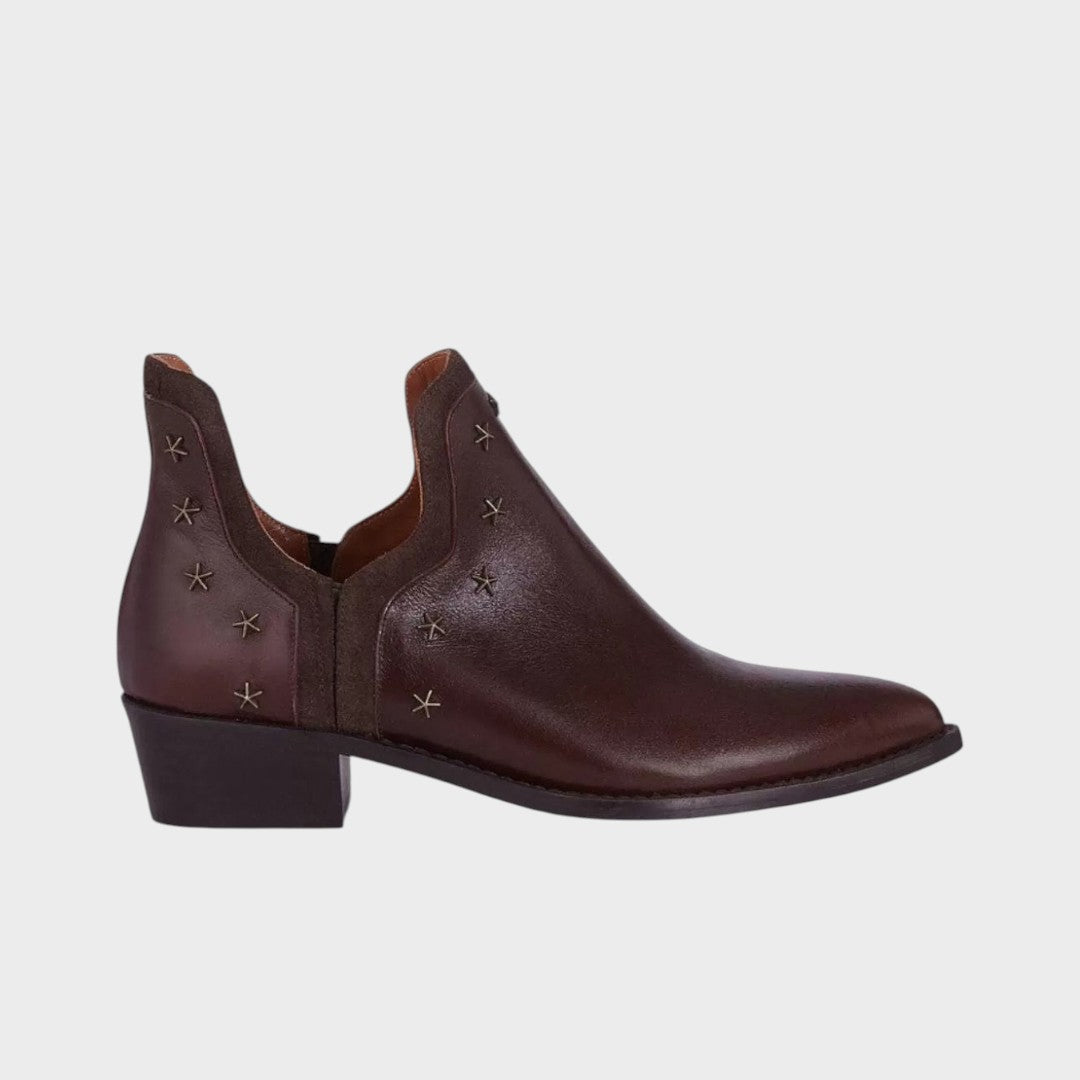 Carla | Hegyes Orrú Velúr Bokacsizma, Elegáns Stílus