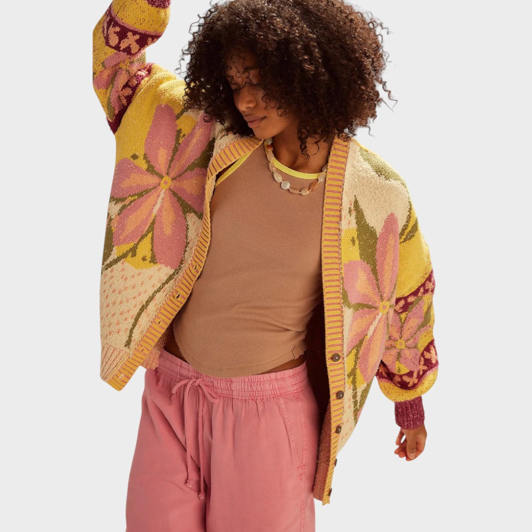 Cardigan tricotat cu model floral – detalii tricotaj