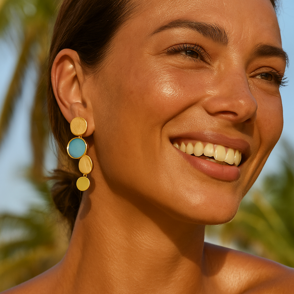 Oceane | Arany fülbevalók türkiz akcentussal – időtlen elegancia