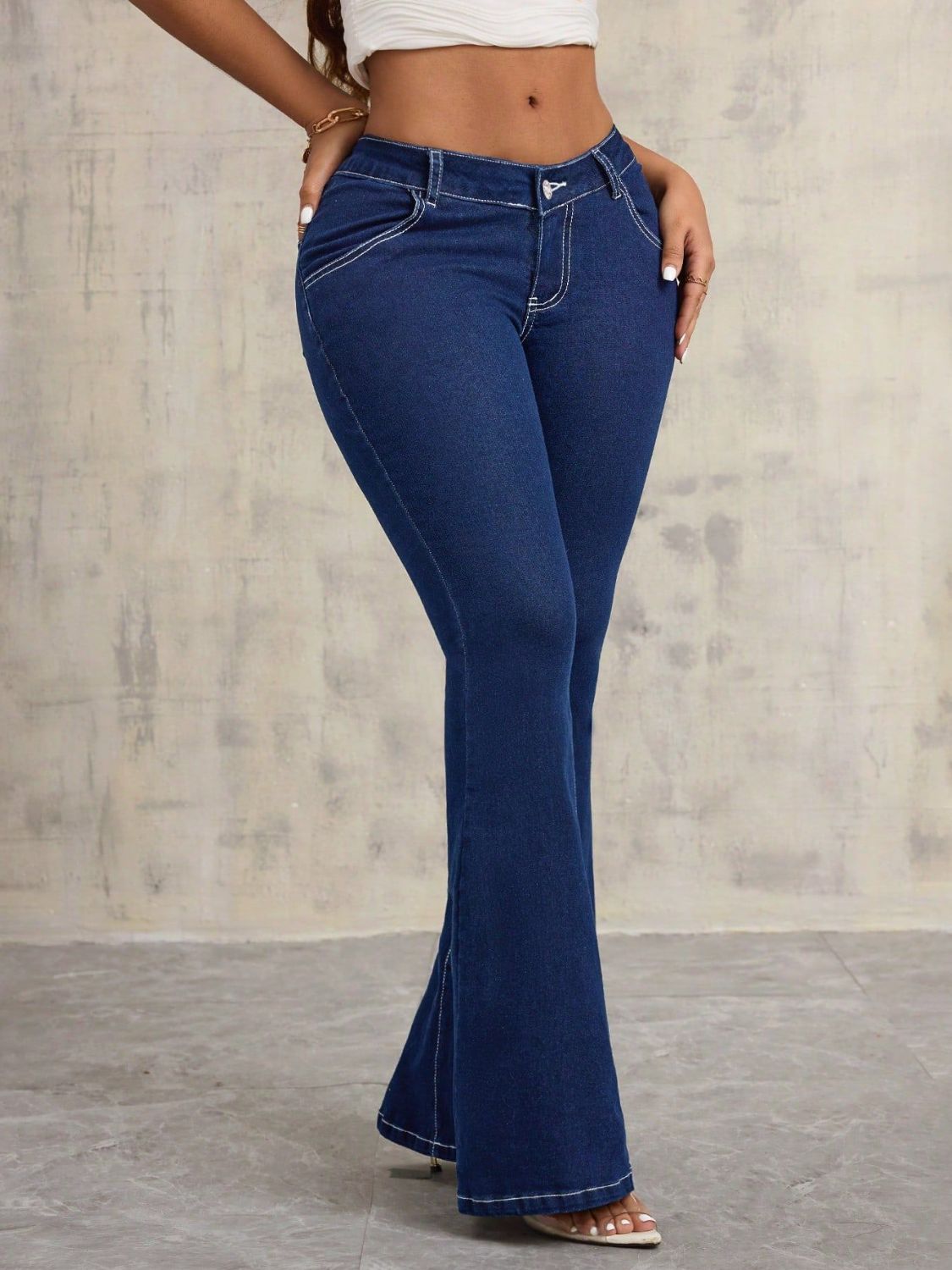 jeans evazați cu buzunare vedere frontală