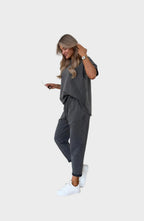 Stílusos és Kényelmes Casual T-shirt és Jogger Nadrág Szett