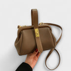 geantă de mână sau crossbody damă în nuanță maro, cu detalii metalice elegante