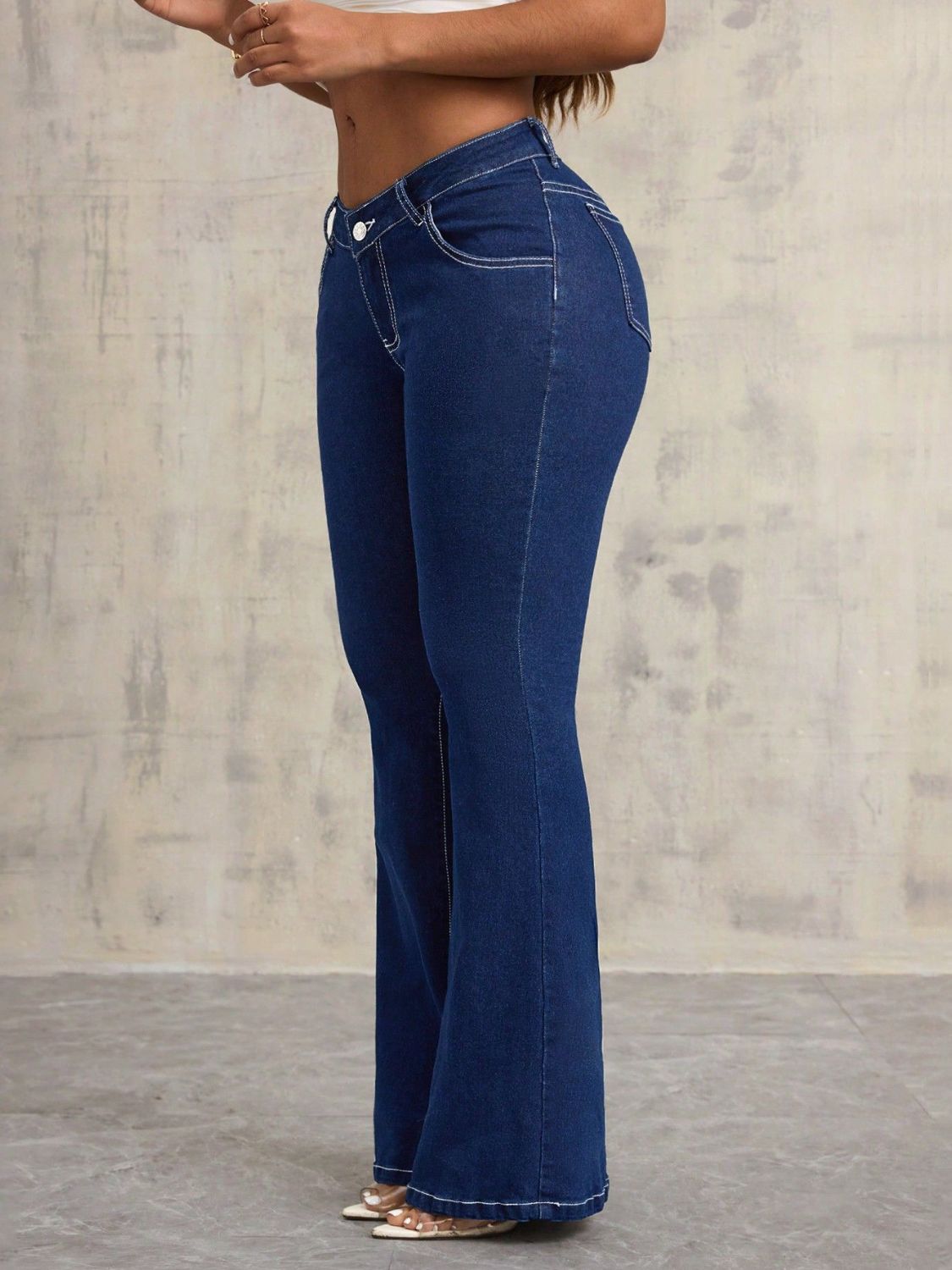 jeans evazați cu buzunare