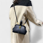 Geantă de mână sau crossbody damă Angie, accesoriu elegant, purtat pe umăr, perfect pentru femeile moderne.