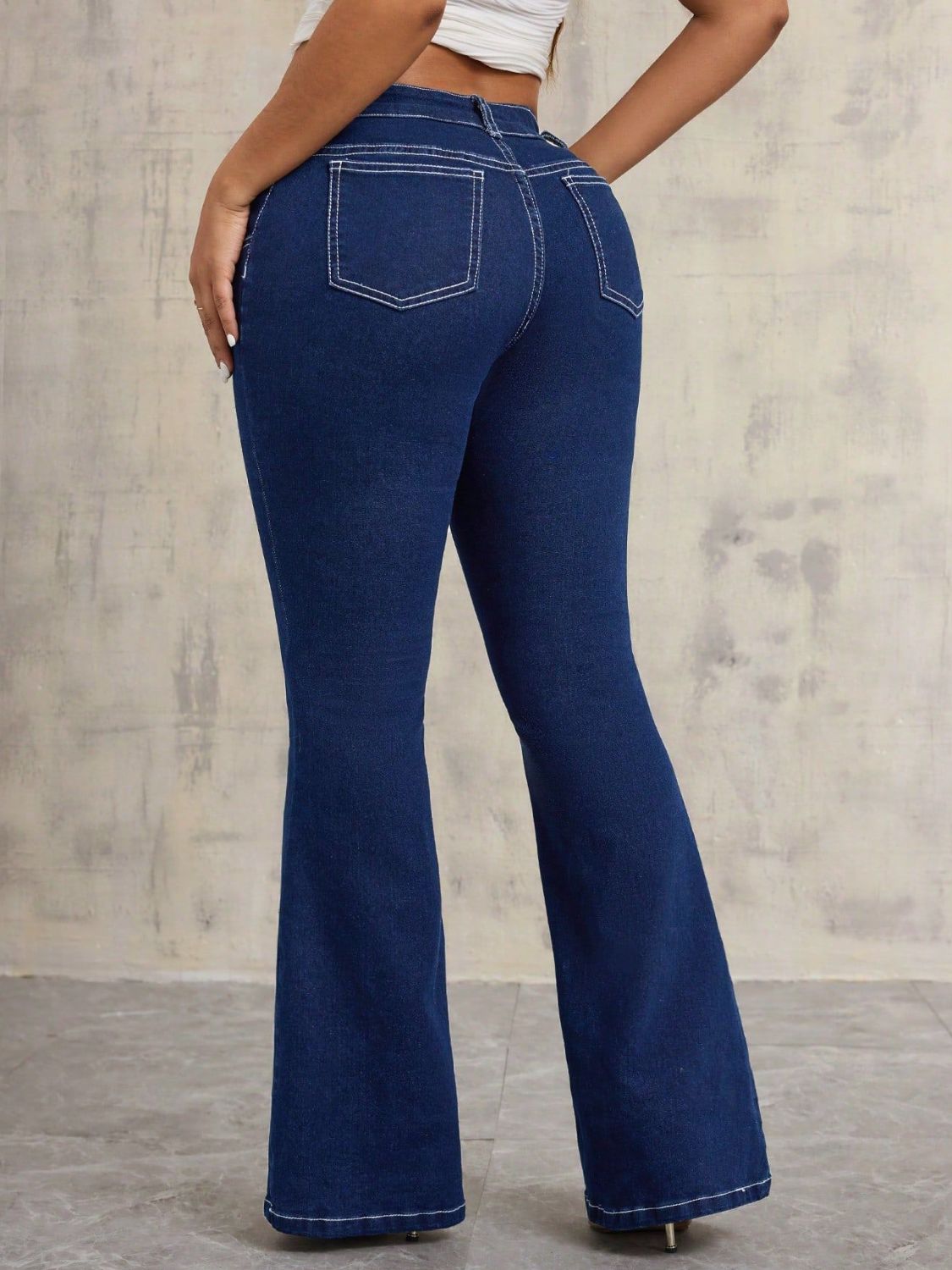 jeans evazați cu buzunare stil contemporan