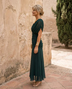 Orsolya – elegáns midi ruha V-kivágással