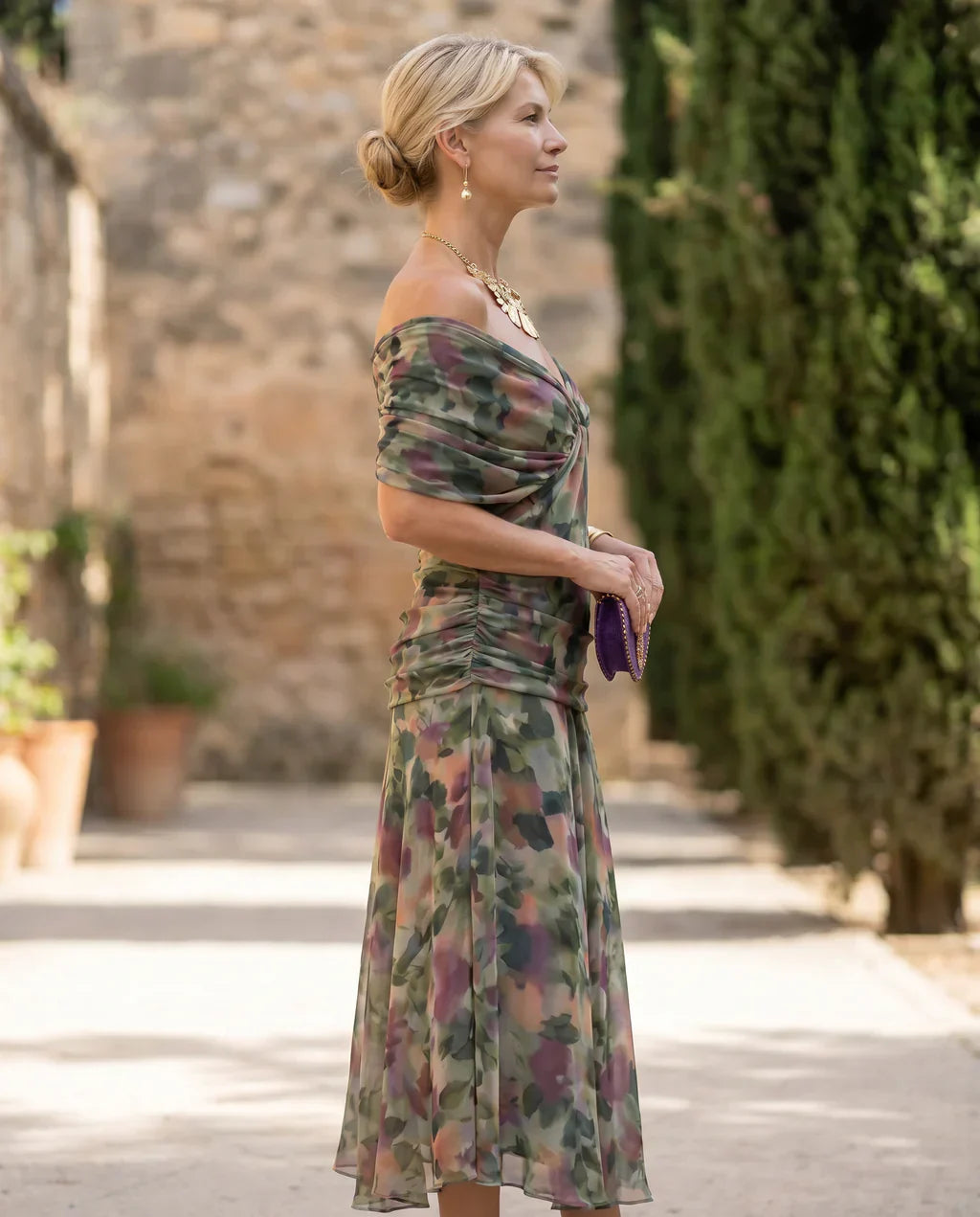 Orsolya – elegáns midi ruha V-kivágással